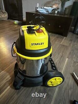Aspirateur Stanley sxvc20xte Wet & Dry de 20 litres avec prise pour outils électriques
