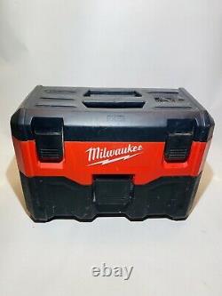 Milwaukee Outils D'alimentation M18 Vc2-0 Aspirateur Humide / Sec + Batterie Li-ion 3ah Et Chargeur